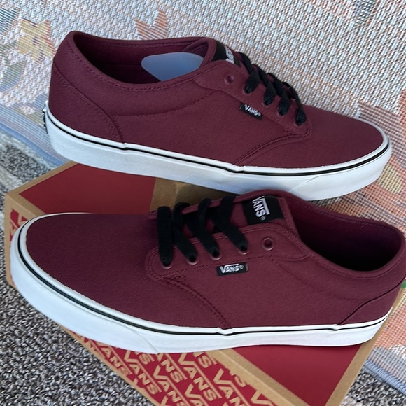 Vans WMNS Atwood
(Canvas) Oxblood/White
VN000TUY8J3
Sneakers - Picture 11 of 16